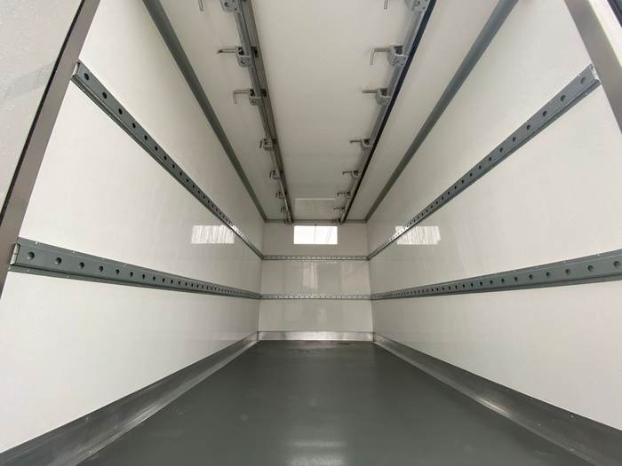 Cargo interior of a closed transport body